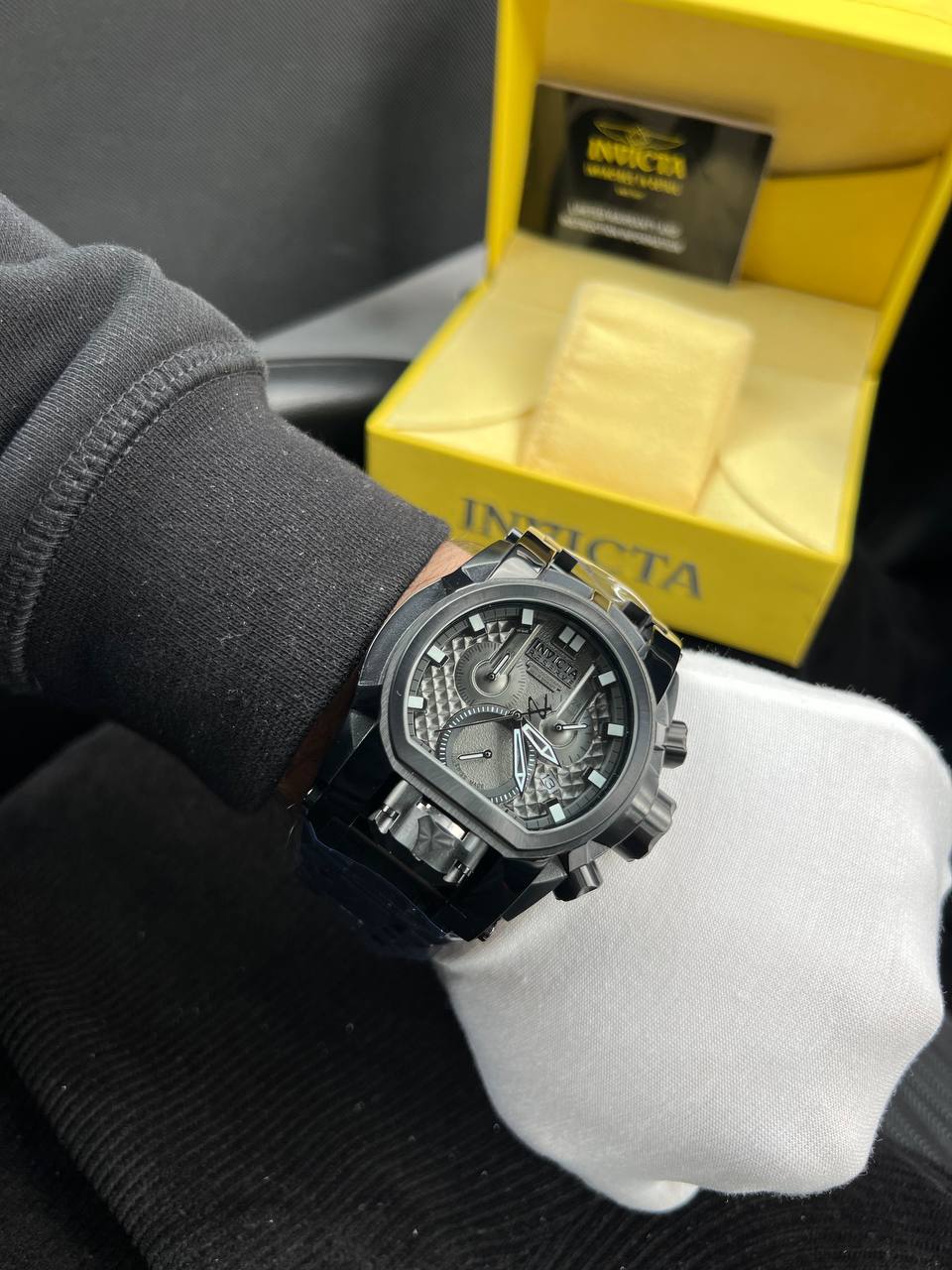 Invicta Bolt Zeus Men